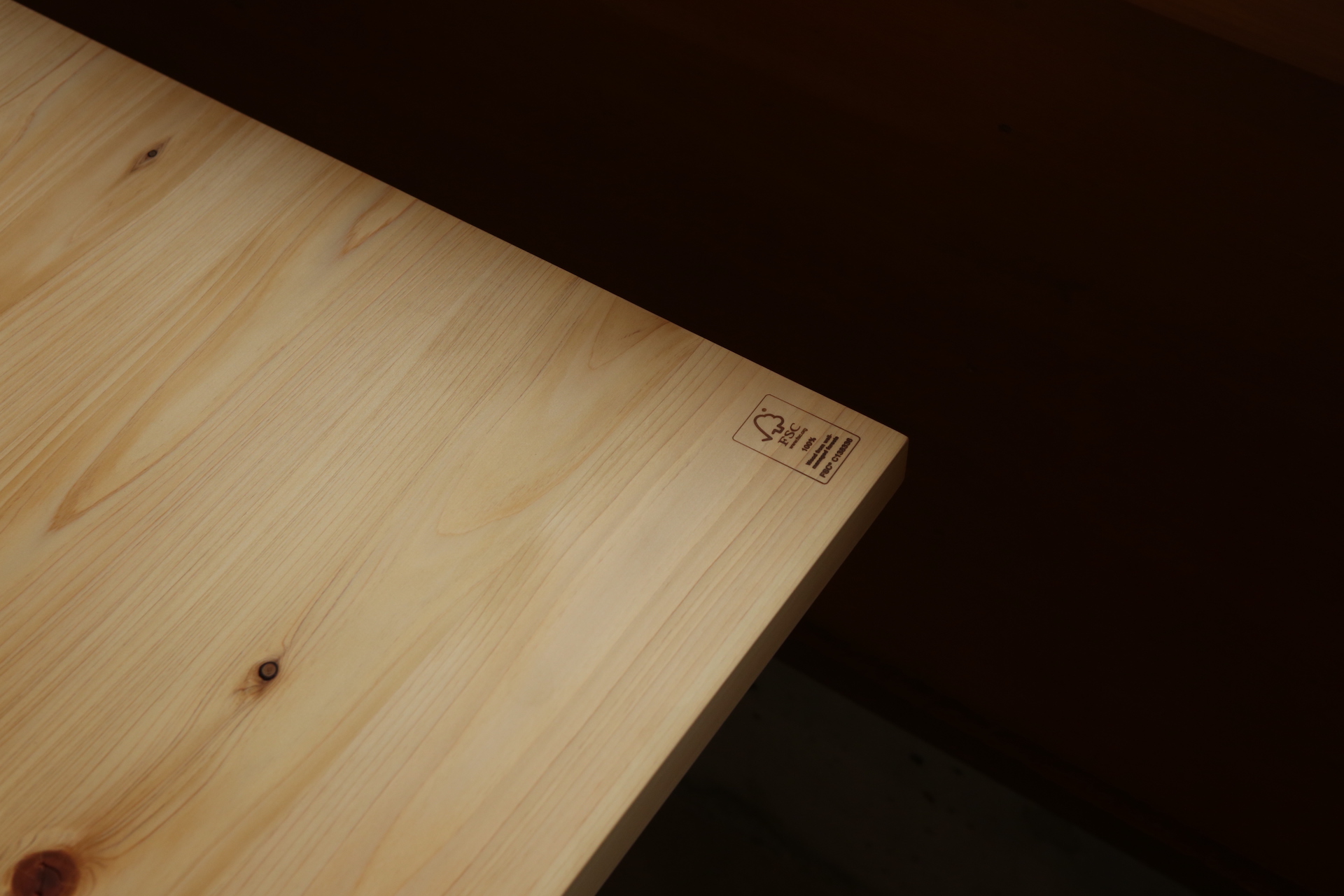 東京チェンソーズ森林認証製品〈ヒノキのテーブル〉新発売 - 東京