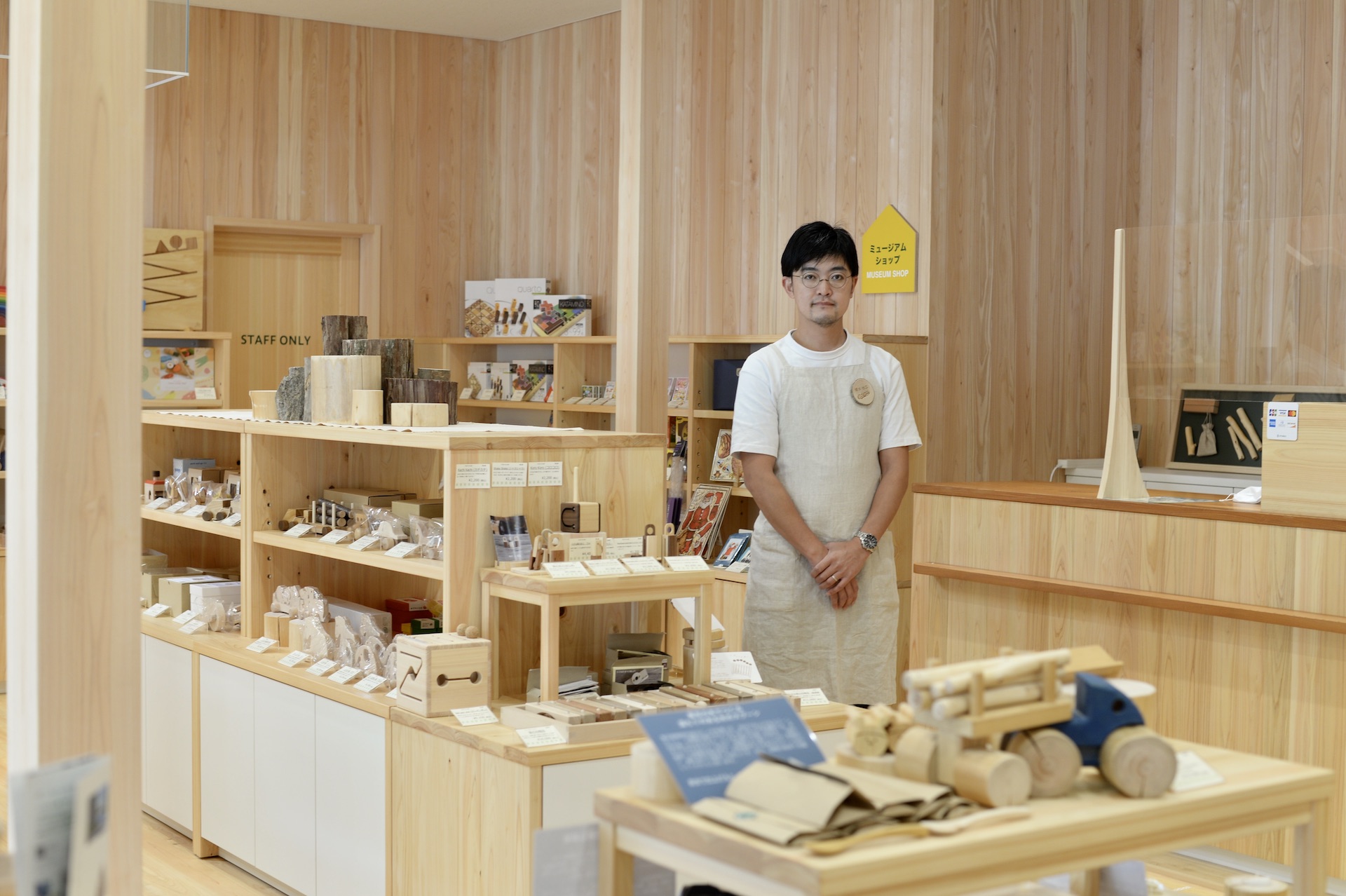 おもちゃ 檜原 美術館 村 おもちゃ工房完成 東京チェンソーズが運営